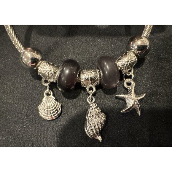 Mint Stainless Steel Starfish Shell Crystal Charm Silvertone Bangle Bracelet NEW - Picture 2 of 6